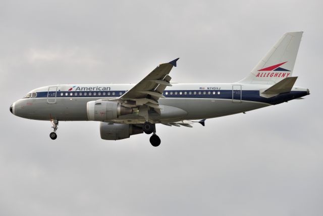 Airbus A319 (N745VJ)