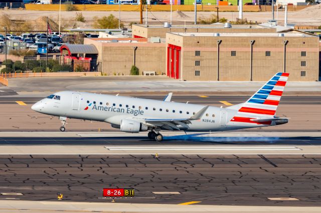 Embraer 175 (N284JN) - A SkyWest ERJ175 landing at PHX on 2/4/23. Taken with a Canon R7 and Tamron 70-200 G2 lens.