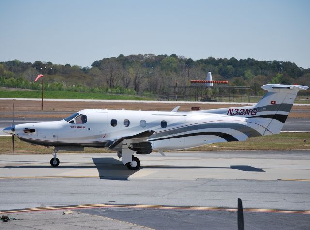 Pilatus PC-12 (N32NG) - SHOTTENKIRK HOLDINGS LLC taxiing at KPDK - 4/6/13