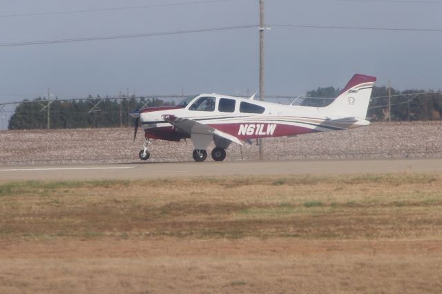 Beechcraft Bonanza (33) (N61LW)