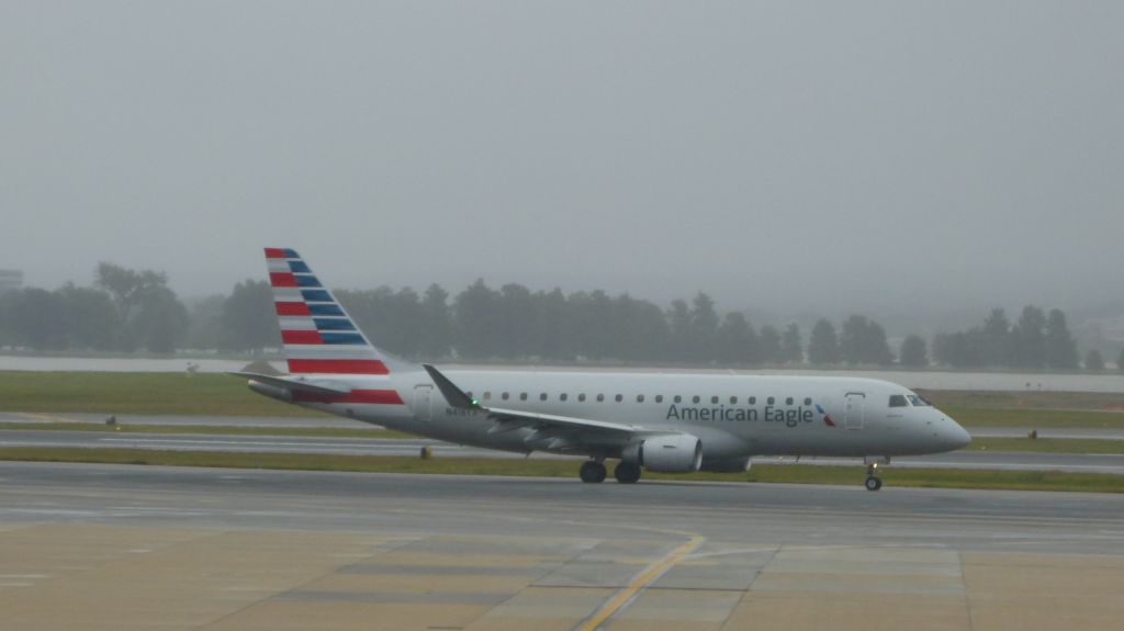 Embraer 170/175 (N418YA)