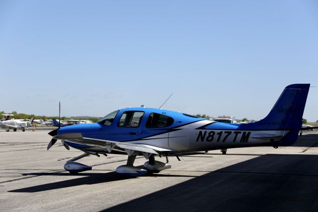 Cirrus SR-22 (N817TM)