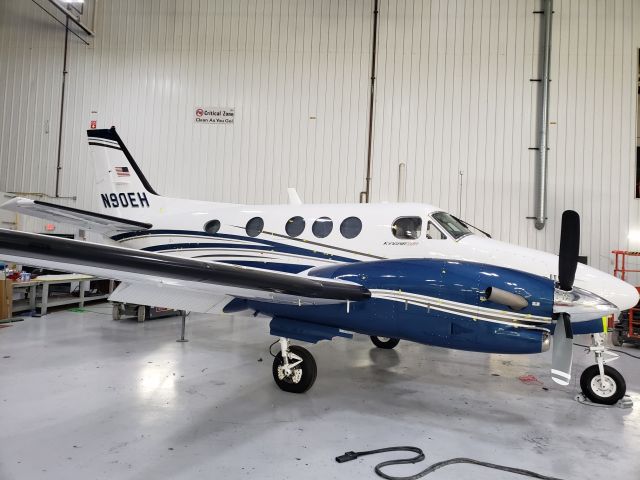 Beechcraft King Air 90 (N90EH)