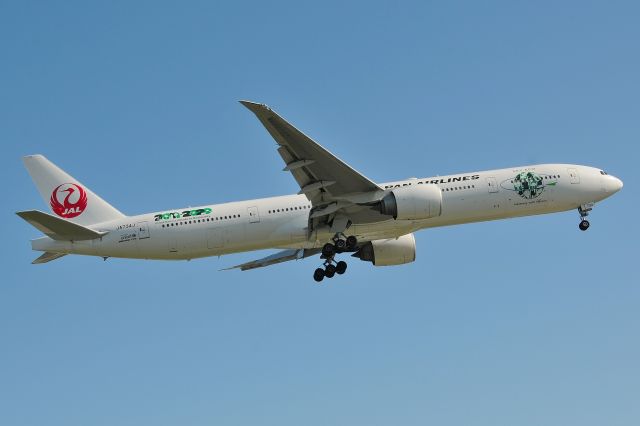 BOEING 777-300 (JA734J)