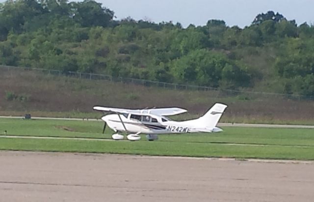 Cessna 206 Stationair (N242WE)