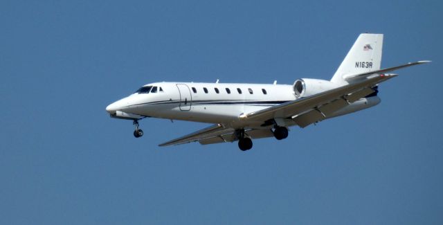 Cessna Citation Sovereign (N163R) - On short final is this 2007 Cessna Citation Soverign 680 from the Winter of 2022.