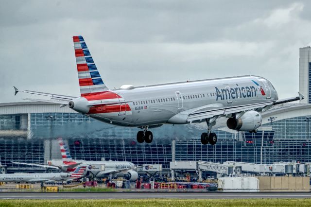 Airbus A321 (N538UW)