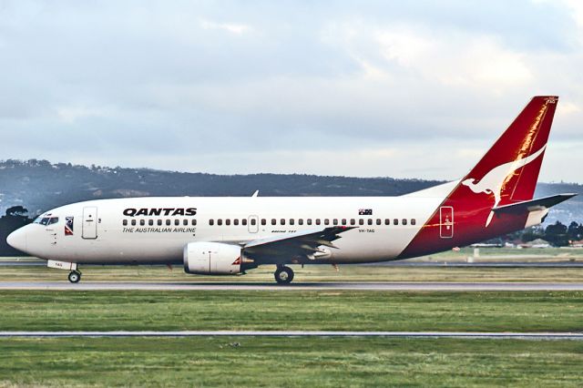 Fairchild Dornier SA-227DC Metro (VH-TAG) - QANTAS - BOEING 737-376 - REG : VH-TAG (CN 23478/1251) - ADELAIDE INTERNATIONAL AIRPORT SA. AUSTRALIA - YPAD (3/7/1995)