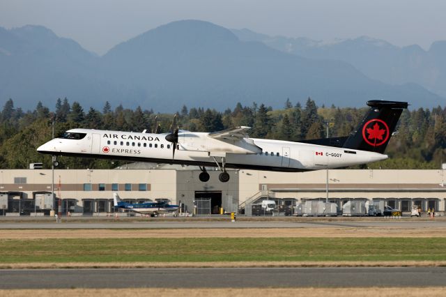 de Havilland Dash 8-400 (C-GGOY)