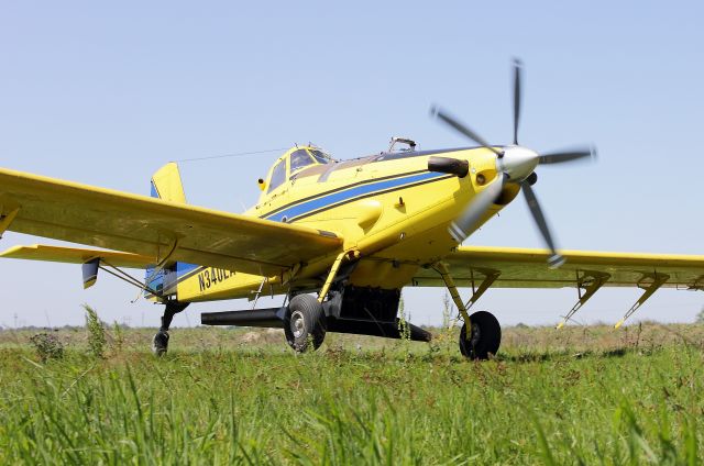 Airbus A320 (N340LA) - Air Tractor AT-802