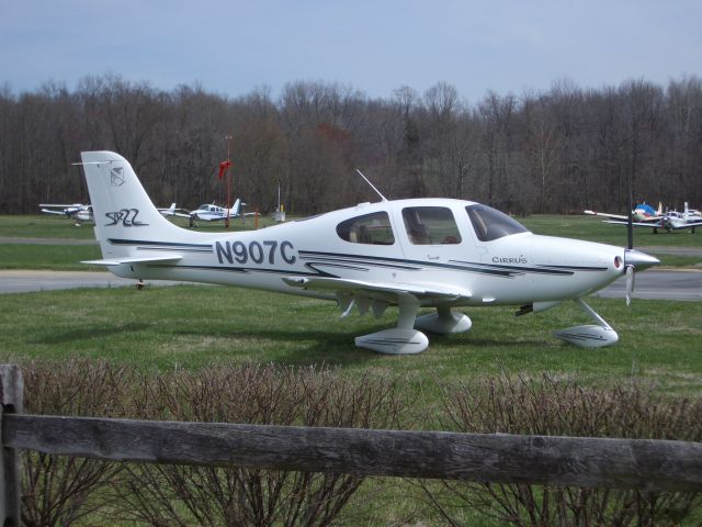 Cirrus SR-22 (N907C)