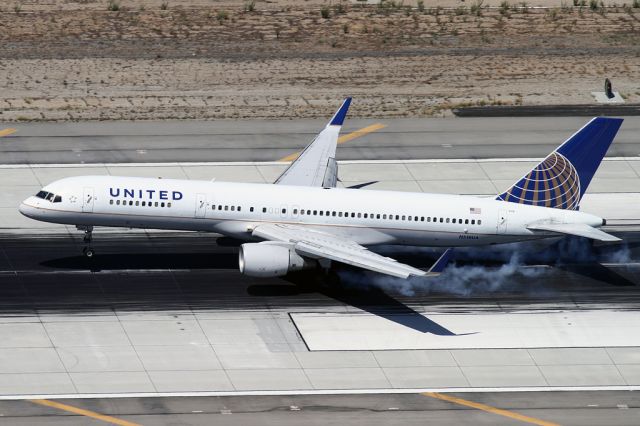 Boeing 757-200 (N518UA)