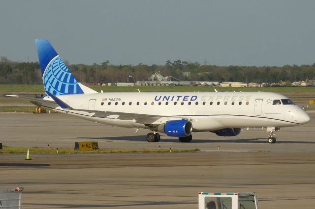 Embraer 175 (N88301)