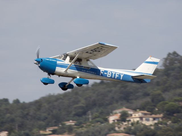 Cessna 152 (F-BTFY) - At Cannes, France.