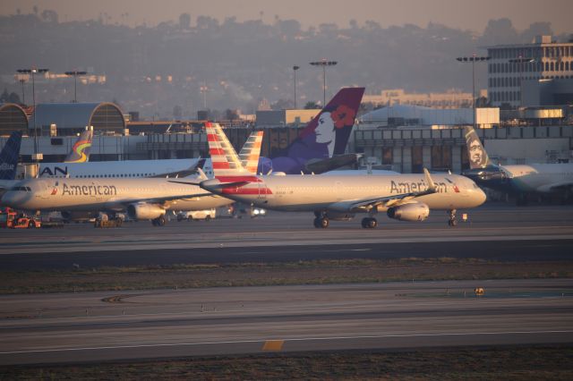 Airbus A321 (N133AN)