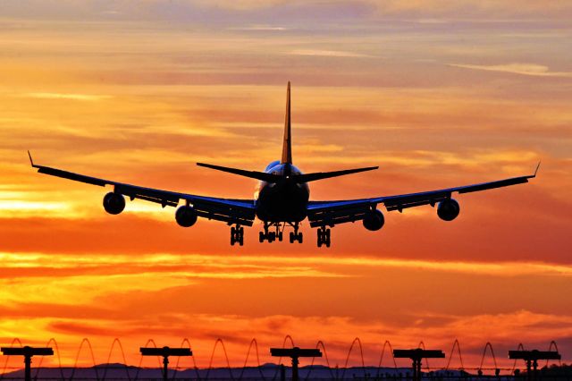 Boeing 747-400 (B-16412)