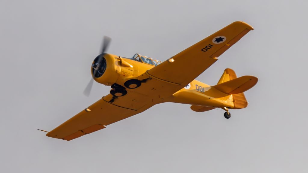 North American T-6 Texan (001)