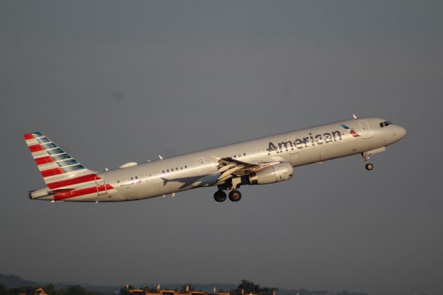 Airbus A321 (N549UW)