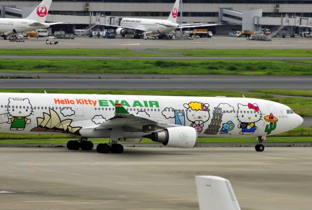 Airbus A330-300 (B-16333) - another of the 3 Hallo Kitty Airbuses...