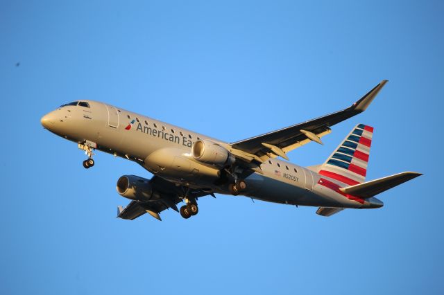 EMBRAER 175 (long wing) (N520SY)