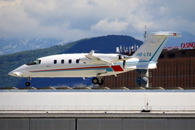 Piaggio P.180 Avanti (HB-LYA)