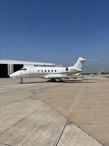 Canadair Challenger 350 (N350MH)