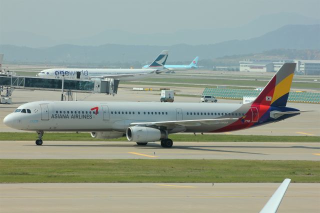 Airbus A321 (HL7712) - [5/16/12]