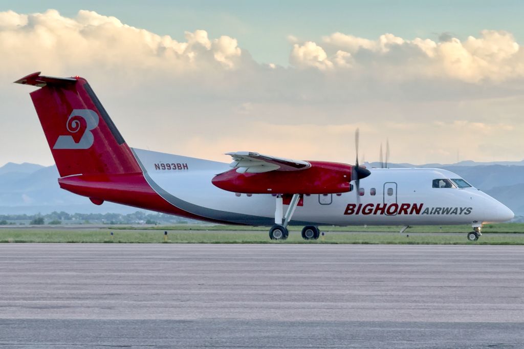 de Havilland Dash 8-200 (N993BH)