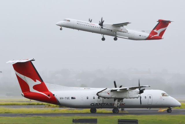 de Havilland Dash 8-300 (VH-TQE)