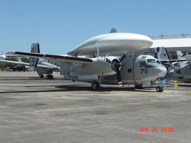 Grumman E-2 Hawkeye (14-8146) - Grumman E-1B Tracer