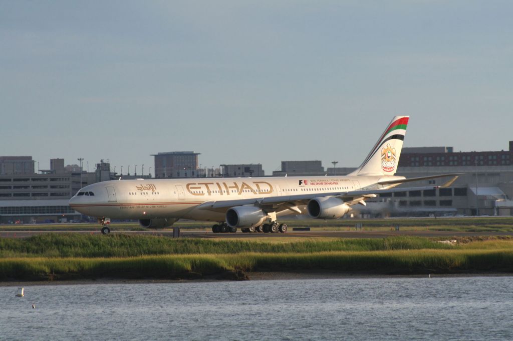 Airbus A340-500 (A6-EHA)