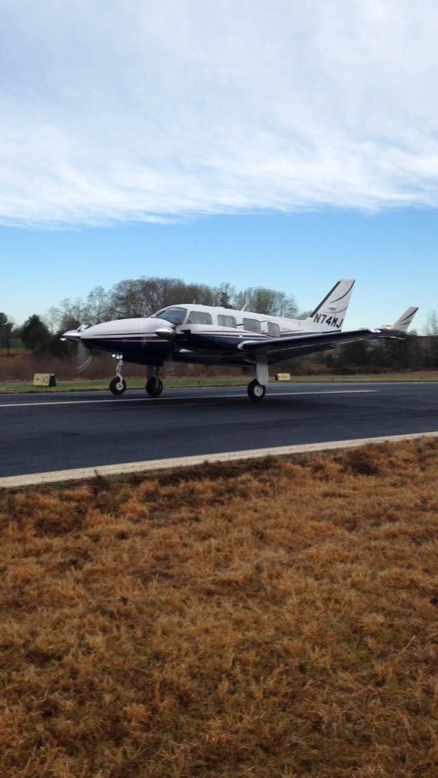 Piper Navajo (N74MJ)