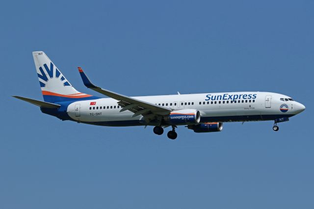 Boeing 737-800 (TC-SNT)