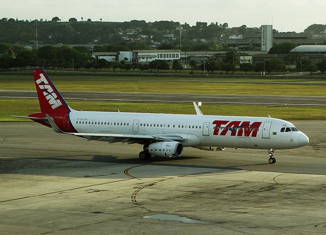 Airbus A321 (PT-MXN) - AIRBUS A.321-231(WL)