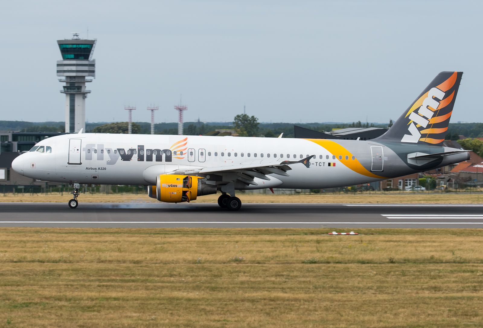 Airbus A320 (OO-TCT)