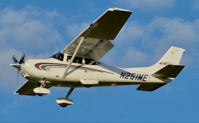 Cessna Skylane (N251ME) - PRIVATE OWNER GOING FOR A TRIP 10/8/23 6:24PM
