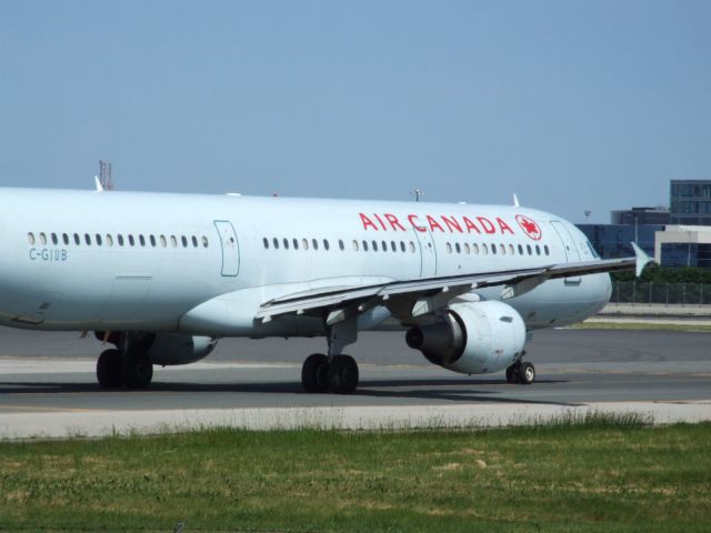 Airbus A321 (C-GIUB) - Off to Montreal