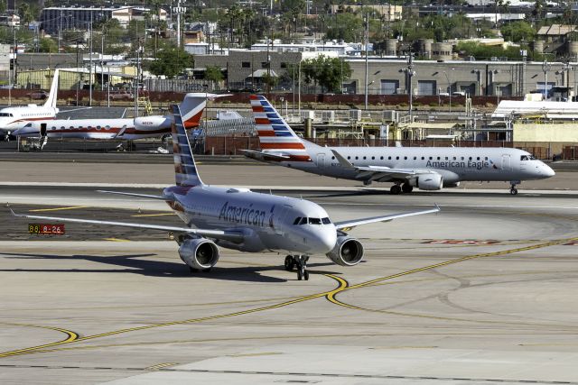 Embraer 175 (N275NN) - N275NN rolling out on * while N774XF is heading to the holding box waiting for their gate to open. 