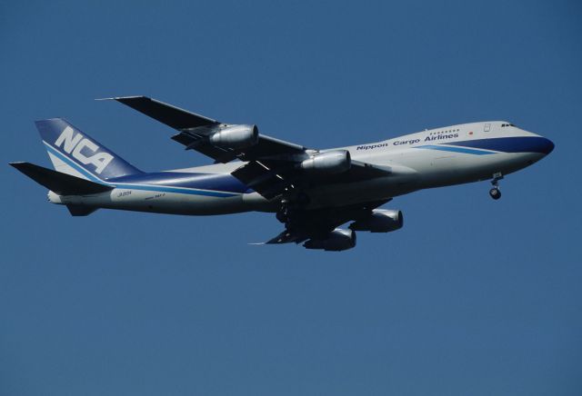 Boeing 747-200 (JA8194) - Final Approach to Narita Intl Airport Rwy34 on 1993/05/16