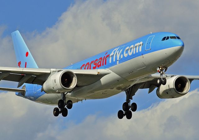 Airbus A330-200 —