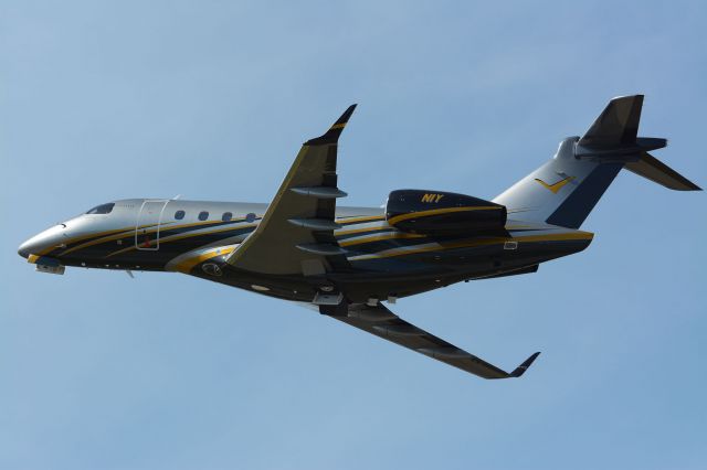 Embraer Legacy 550 (N1Y)