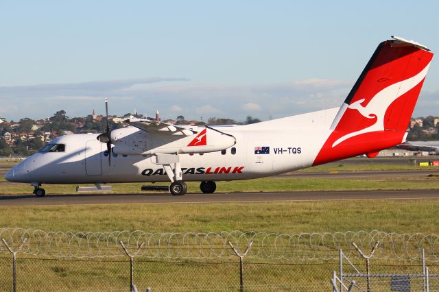 de Havilland Dash 8-200 (VH-TQS)