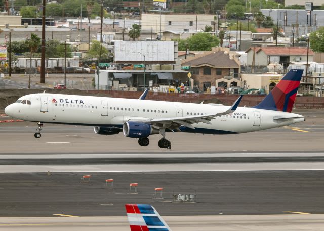 Airbus A321 (N304DN)