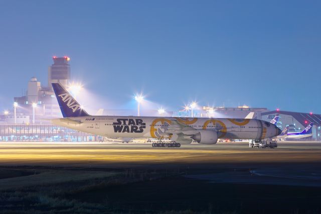 BOEING 777-300ER (JA789A) - BB-8 ANA JET Livery