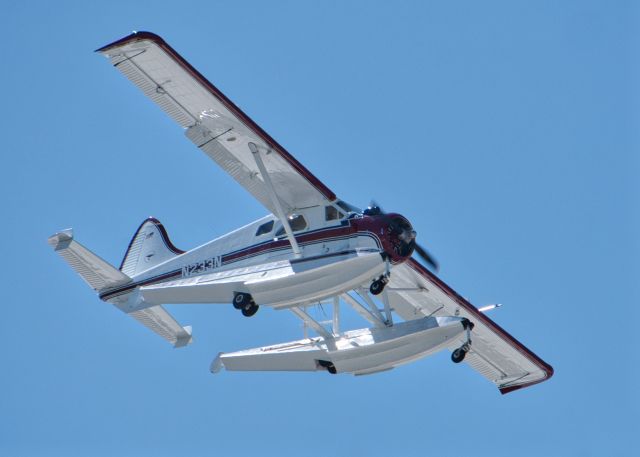 De Havilland Canada DHC-2 Mk1 Beaver (N233N) - Landing at King County International Airport, Seattle, Washington.