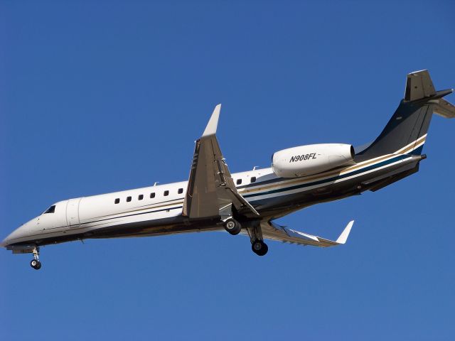 Embraer ERJ-135 (N908FL)