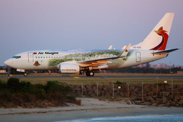 Boeing 737-800 (P2-PXD)