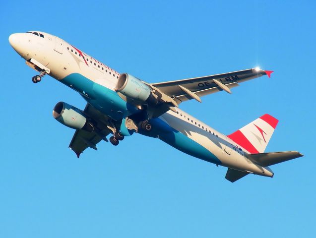 Airbus A320 (OE-LBM)