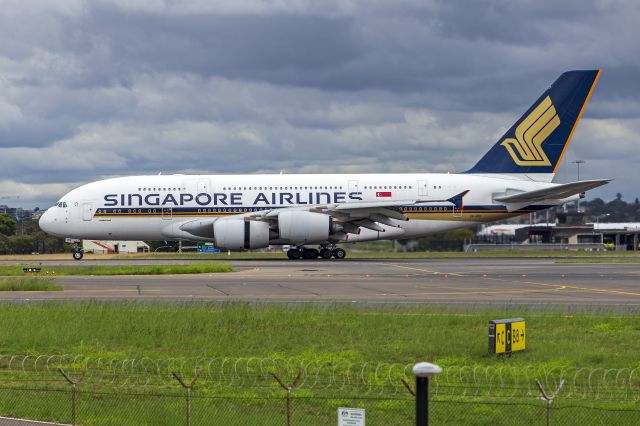 Airbus A380-800 (9V-SKR) - Singapore Airlines (9V-SKR) Airbus A380-841 landing at Sydney Airport