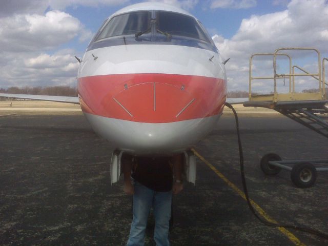 Embraer ERJ-145 (N907AE) - In the nose gear well of an ERJ-145 at Lewis University Airport (KLOT).